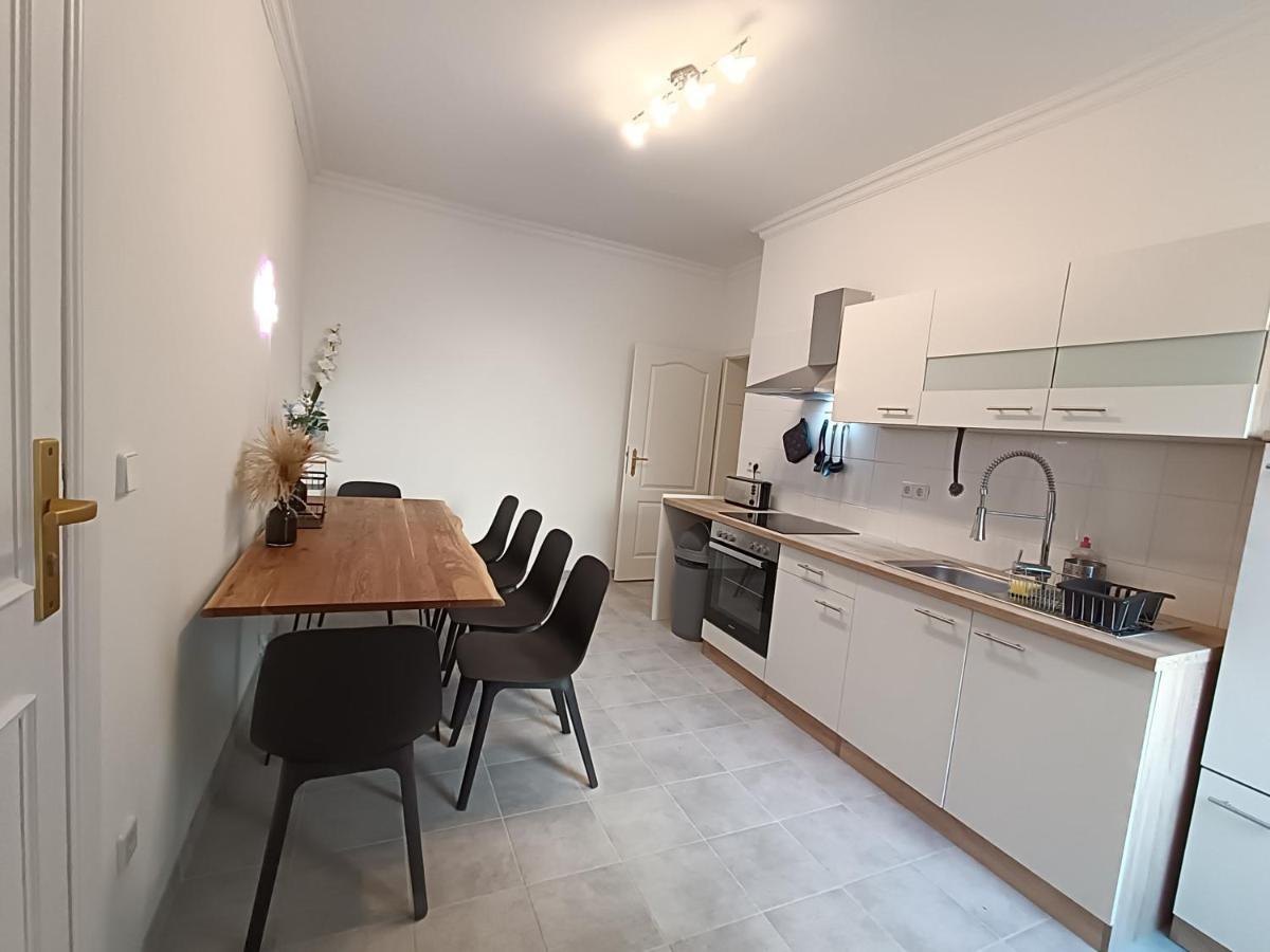 2 Bedroom In Kreuzberg Appartement